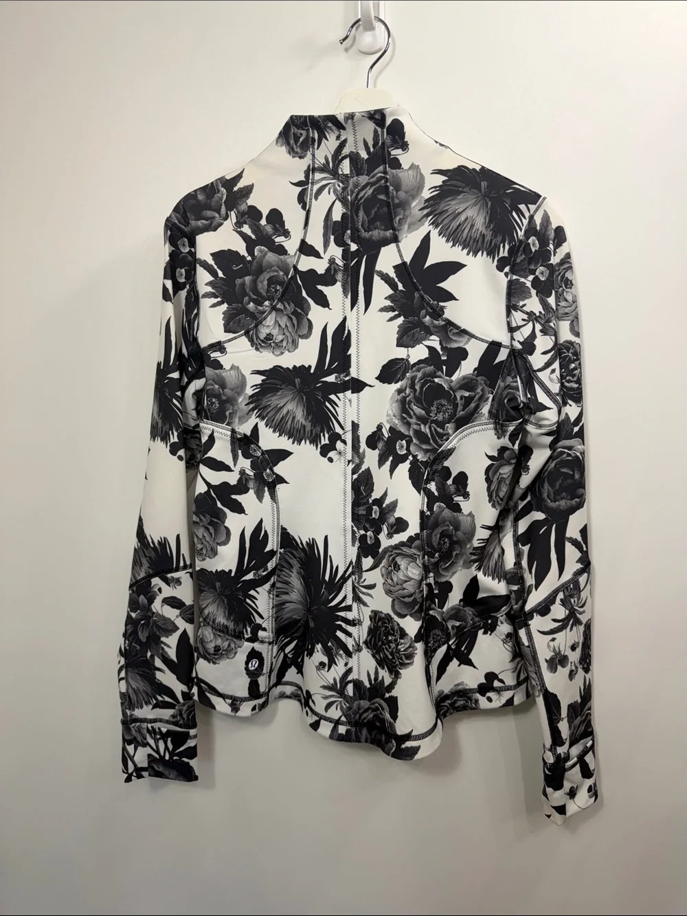 Lululemon Forme jacket II brisk bloom floral print black white full zip size 10.